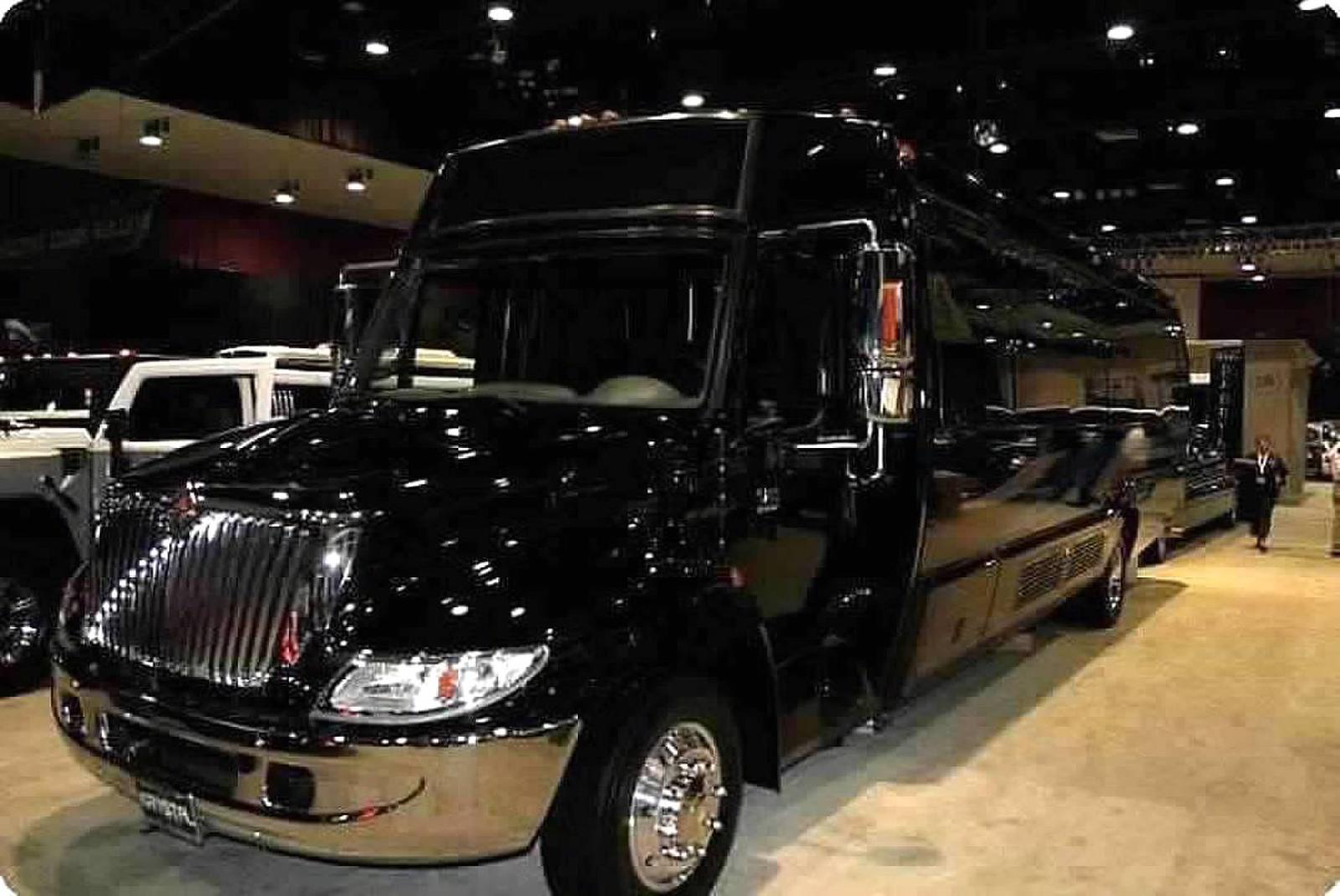 Luxury Party Bus Rental McDonough, GA | Grand Limousine